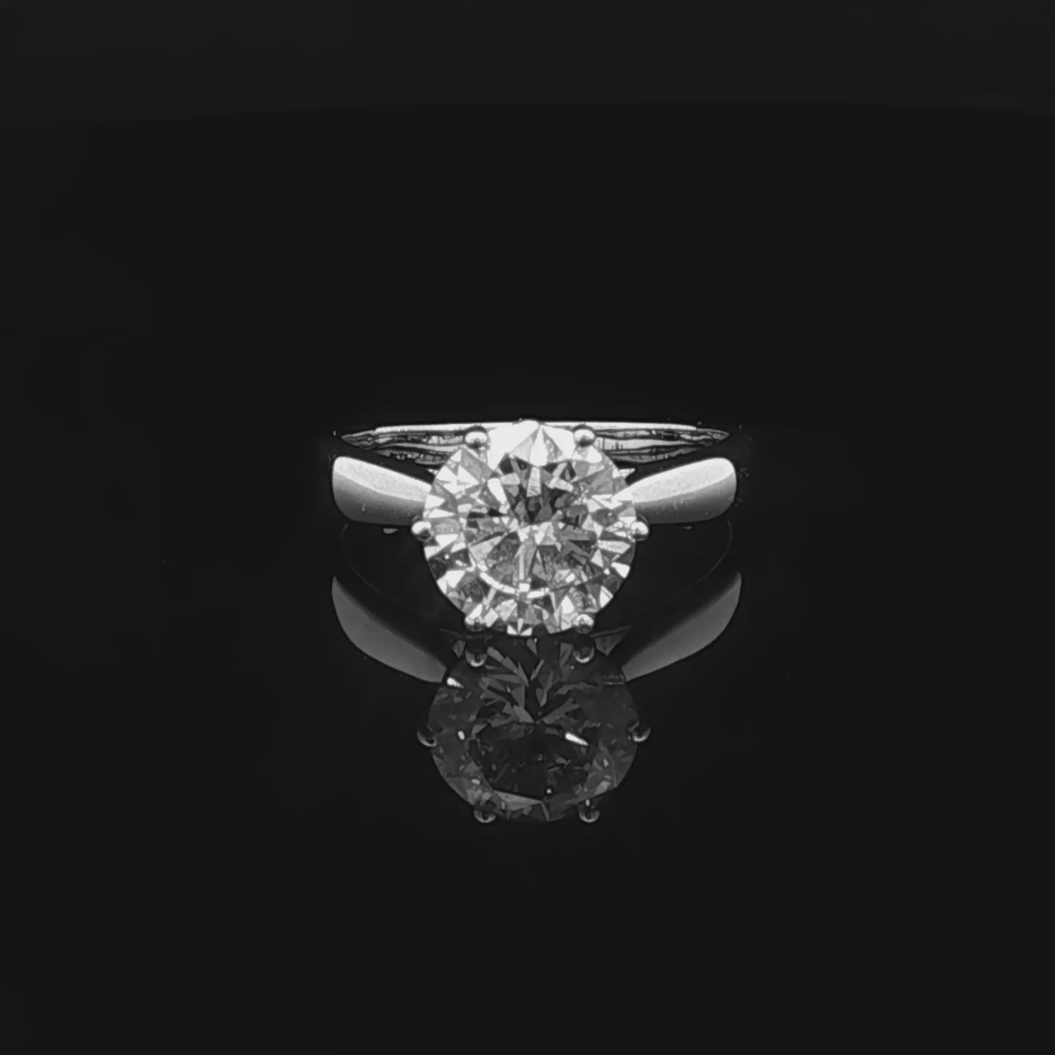 alt="360 video of lab grown round cut diamond four prong setting solitaire engagement ring in 14K white gold"